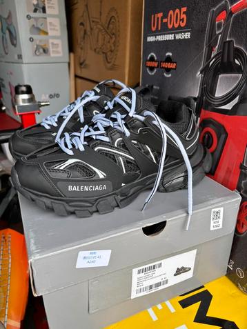 Taille de piste Balanciaga 39/40 ? dans Box !, Enlèvement ou Envoi, Neuf, Garçon ou Fille