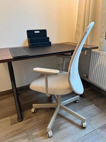 Bureau + bureaustoel (Ikea) beschikbaar voor biedingen