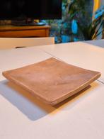 Stenen schaaltje, Ophalen