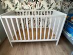 Babybed Sundvik met matras, Kinderen en Baby's, Babywiegjes en Ledikanten, Ophalen, Zo goed als nieuw