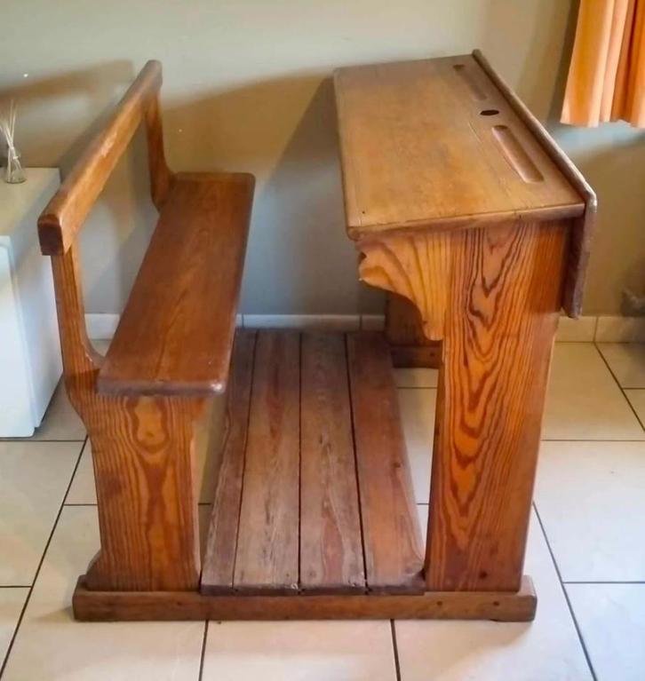 Oude schoolbank in zeer goede staat, Huis en Inrichting, Overige Huis en Inrichting, Ophalen