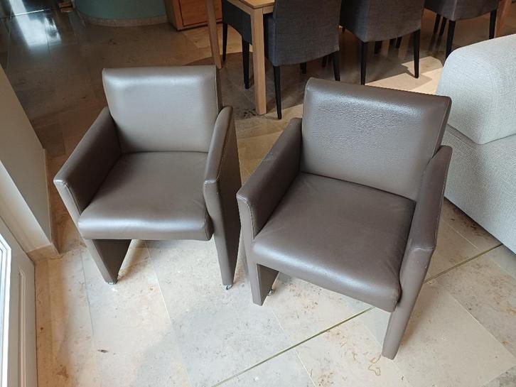 twee bruine zeteltjes, Huis en Inrichting, Stoelen, Zo goed als nieuw, Twee, Leer, Bruin, Ophalen