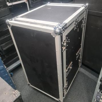 HOGE  TAPE RACK  flightcase  op wielen  netjes 
 beschikbaar voor biedingen