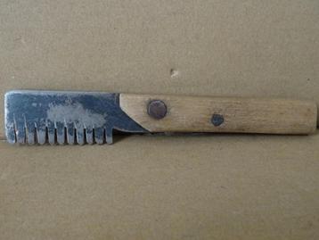 Outils anciens ou vintage couteau à dénuder couteau en bois