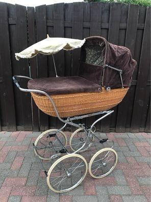 Antieke gevlochten koets kinderwagen, Antiek en Kunst, Curiosa en Brocante, Ophalen
