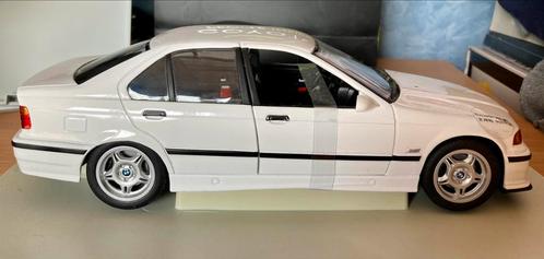 Bmw e36 m3 sedan blanche ut models 1/18, Hobby & Loisirs créatifs, Voitures miniatures | 1:18, Comme neuf, Voiture, UT Models