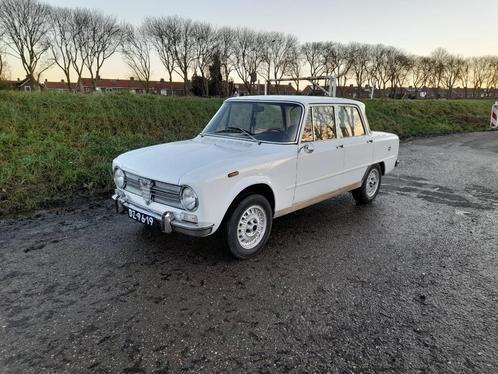 Alfa Romeo Giulia prachtige klassieke oldtimer  AlfaRomeo, Auto's, Alfa Romeo, Bedrijf, Giulia, Benzine, Berline, 4 deurs, Handgeschakeld