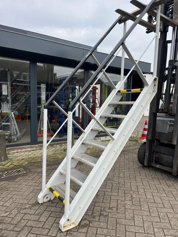 Stalen trap/metalen trap/entresol trap/verdiepingstrap 170CM beschikbaar voor biedingen