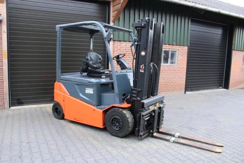 Toyota 8fbmt25 heftruck elektrische triplex lepelversteling, Zakelijke goederen, Machines en Bouw | Heftrucks en Intern transport