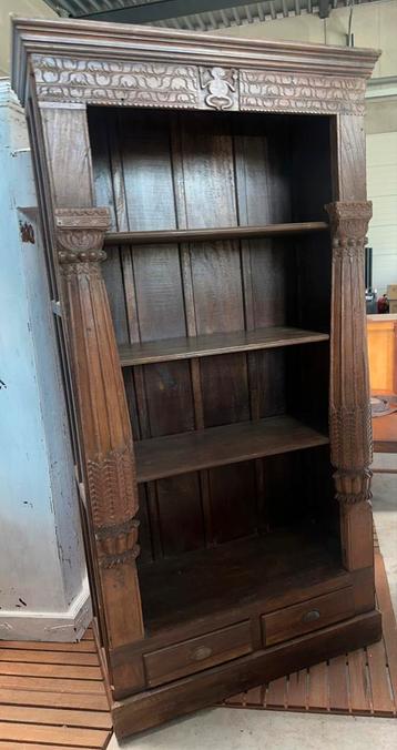 Bibliothèque en bois Indonésien beschikbaar voor biedingen
