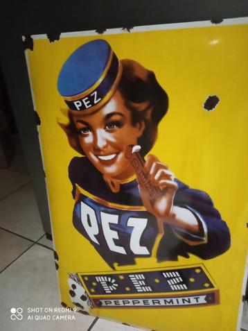Grande plaque émaillée  BONBONS PEZ, Enlèvement ou Envoi, Utilisé