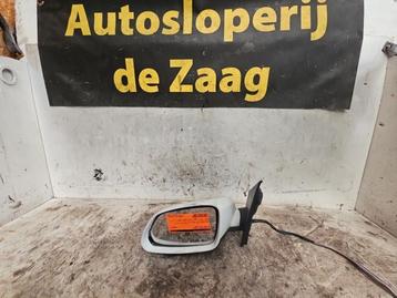 Buitenspiegel links van een Volkswagen Polo beschikbaar voor biedingen