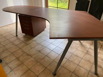 Bureau Ikea beschikbaar voor biedingen