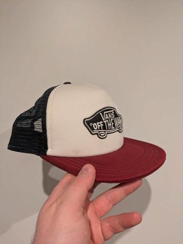 Vans trucker pet rood blauw wit beschikbaar voor biedingen