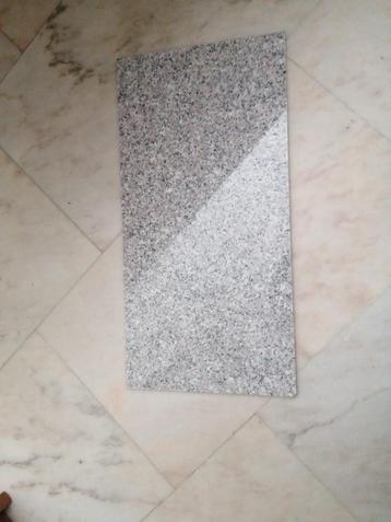graniet vloer en  wandtegels 60.5cm x 30.5cm  beschikbaar voor biedingen