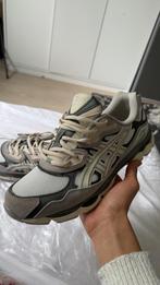 Asics gel nyc oyster grey size 44, Kleding | Heren, Schoenen, Ophalen, Overige kleuren, Nieuw, Sneakers