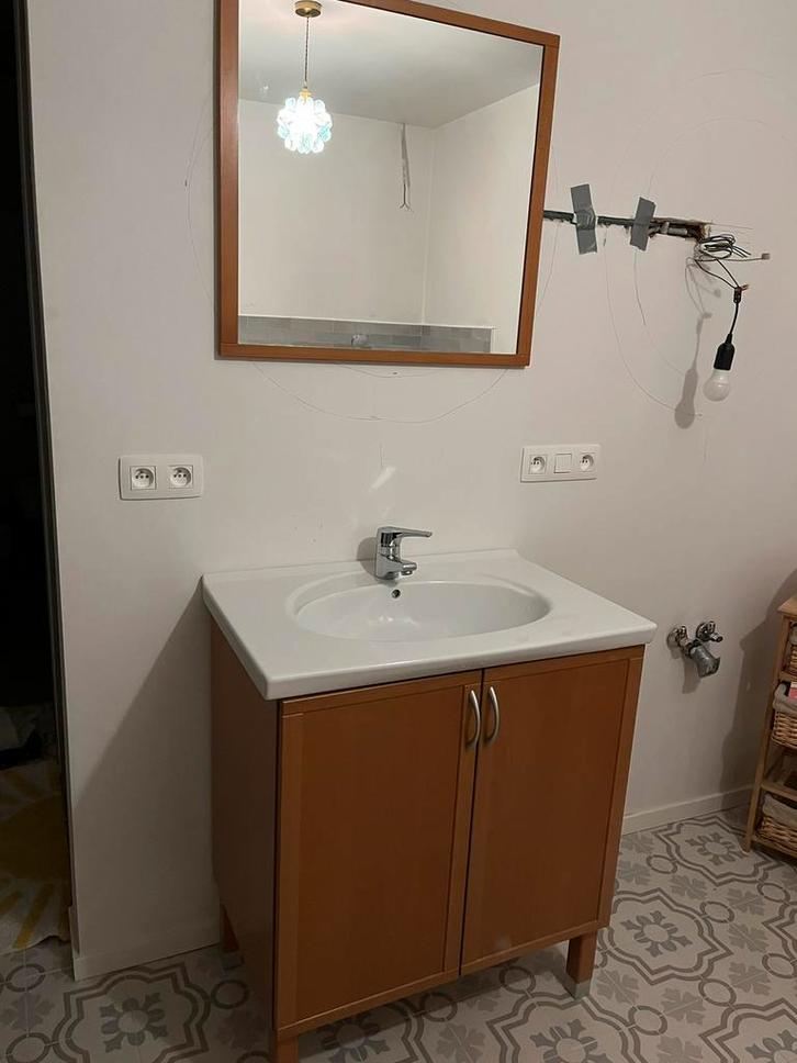 Badkamermeubel met kraan en spiegel, Huis en Inrichting, Badkamer | Badkamermeubels, Zo goed als nieuw, Ophalen