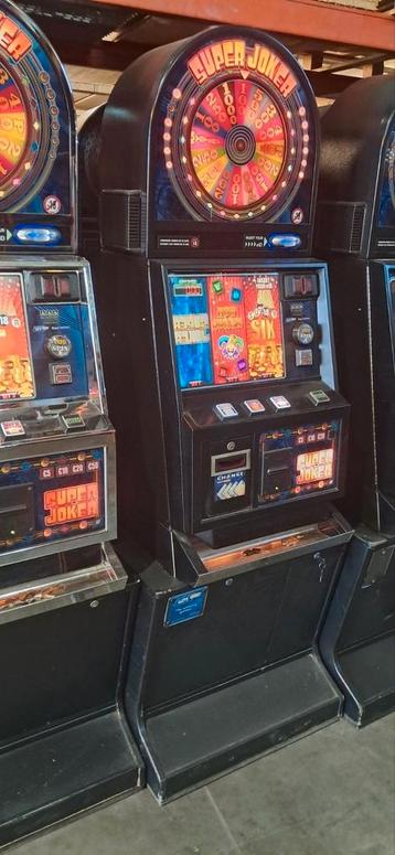 Draaiend rad super joker met 3 games beschikbaar voor biedingen