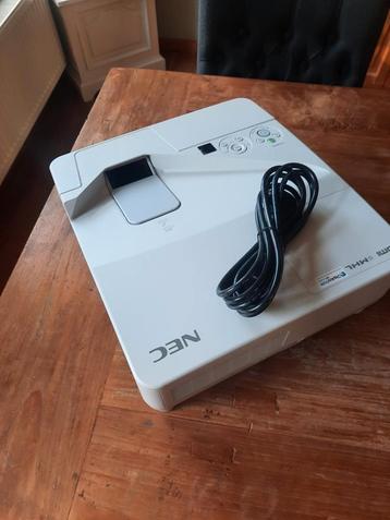 NEC  short throw projector UM 301W  beschikbaar voor biedingen