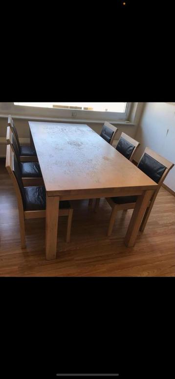 gratis tafel beschikbaar voor biedingen