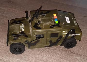 Militair pantservoertuig beschikbaar voor biedingen