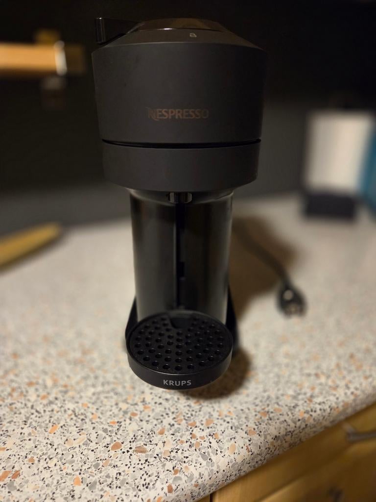 Koffiemachine Nespresso, Réservoir d'eau amovible, Dosettes et capsules de café, 1 tasse, Comme neuf