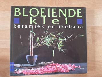set van 5 boeken over Japanse bloemsierkunst Ikebana beschikbaar voor biedingen