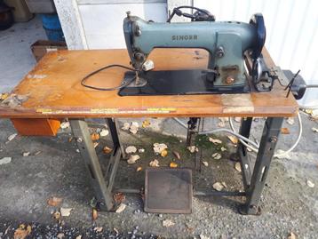 Industriële (moter aangedreven) vintage singer naaimachine