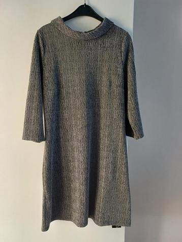 Robe pour femme taille 40/42 disponible aux enchères