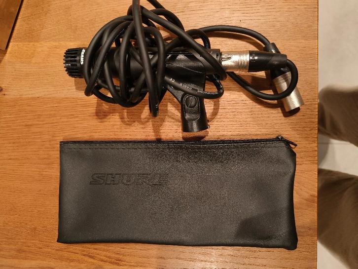 Microphone Shure SM57 - avec clip, étui et câble XLR, Musique & Instruments, Microphones, Comme neuf, Micro pour instrument, Enlèvement ou Envoi
