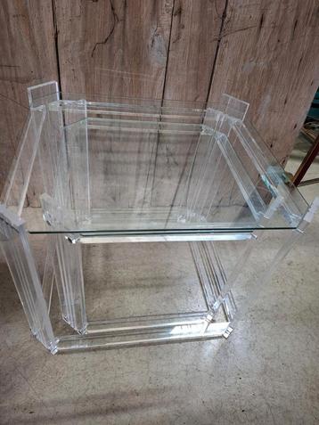 Tables d'appoint vintage en plexiglas 