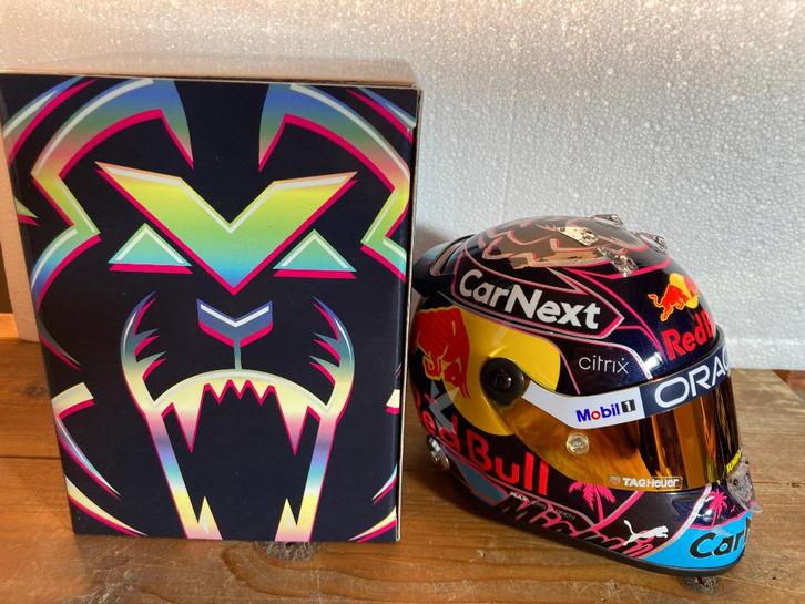 Max Verstappen 1:2 helm 2022 Miami Fanshop Red Bull RB18, Verzamelen, Automerken, Motoren en Formule 1, Nieuw, Formule 1, Ophalen of Verzenden