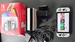 Nintendo switch Oled wit + mario kart 8 + 64gb sd+ travel ca, Games en Spelcomputers, Games | Nintendo Switch, Ophalen of Verzenden