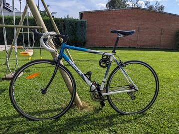 Vélo de course Décathlon beschikbaar voor biedingen