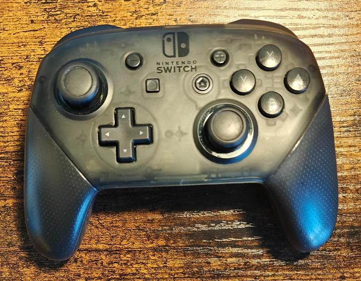 Manette officielle Nintendo Switch Pro, Consoles de jeu & Jeux vidéo, Consoles de jeu | Nintendo Consoles | Accessoires, Comme neuf