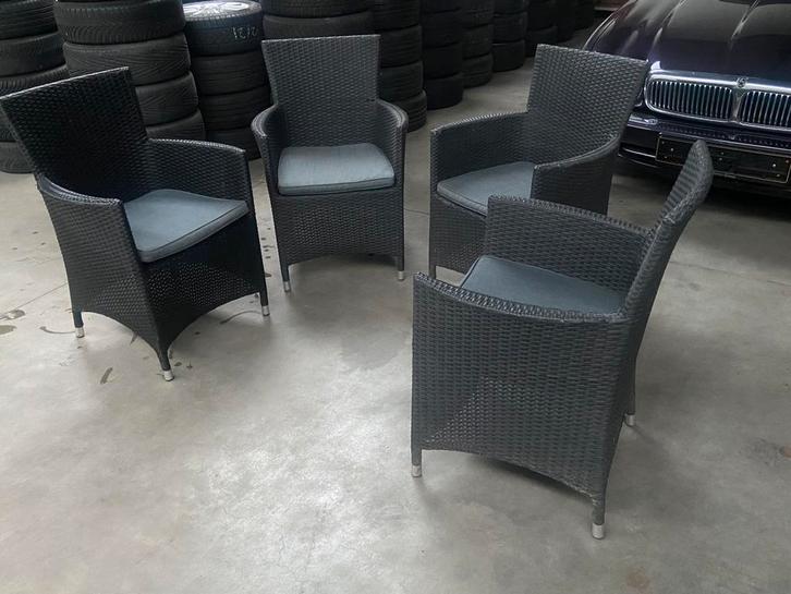 Zeer mooie tafel met 4 stoelen – ideaal voor tuin of terras, Tuin en Terras, Tuinsets en Loungesets, Zo goed als nieuw, Loungeset