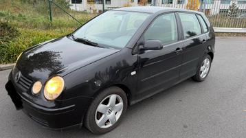 Vw polo 1.2 123.000 km avec carnet clim digitale très propre disponible aux enchères