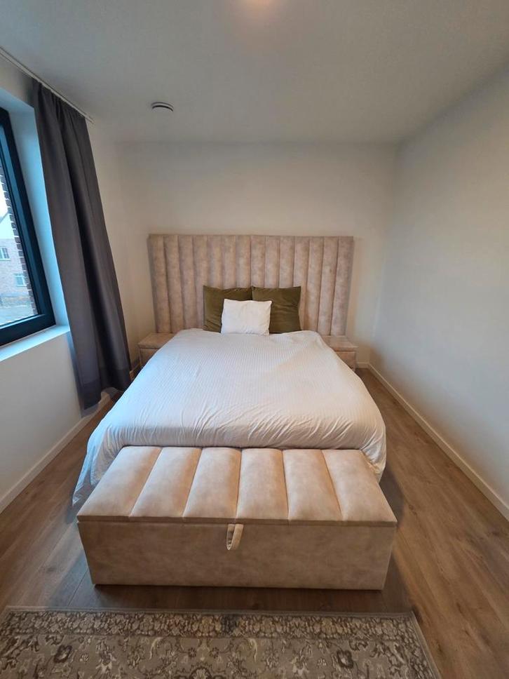 Luxe modern bed 180x200 met nachtkastjes – zo goed als nieuw, Huis en Inrichting, Slaapkamer | Complete slaapkamers, Zo goed als nieuw