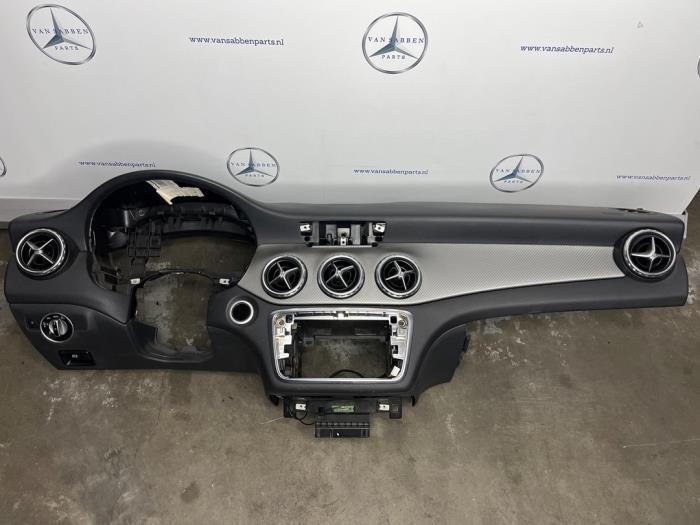 Dashboard van een Mercedes CLA, Auto-onderdelen, Dashboard en Schakelaars, Mercedes-Benz, Gebruikt, 3 maanden garantie