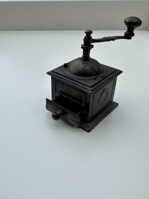 Puntenslijper Play Me miniatuur koffiemolen - jaren ‘70, Verzamelen, Retro, Overige typen, Ophalen of Verzenden