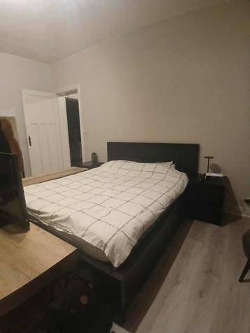 Lit 180x200 + sommier + matelas + 2 tables de nuit beschikbaar voor biedingen