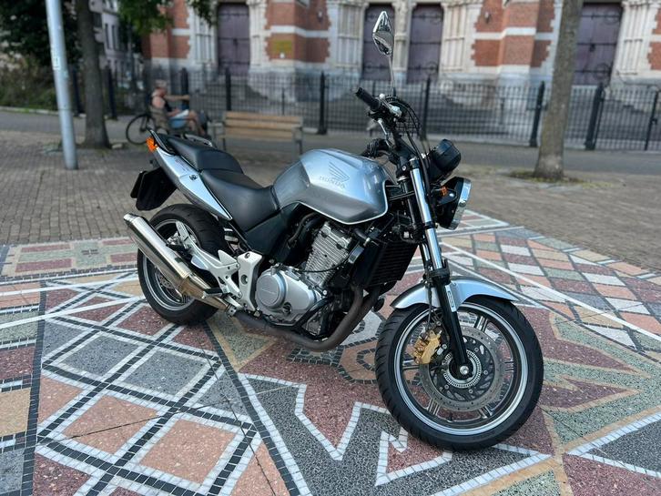 Honda CBF500 gekeurd met ABS 6800km, Motoren, Motoren | Honda, Particulier, Naked bike, meer dan 35 kW, 4 cilinders, ABS, Ophalen