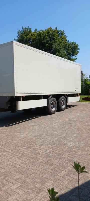Mooie dichte aanhanger/ wagen 12 ton. beschikbaar voor biedingen