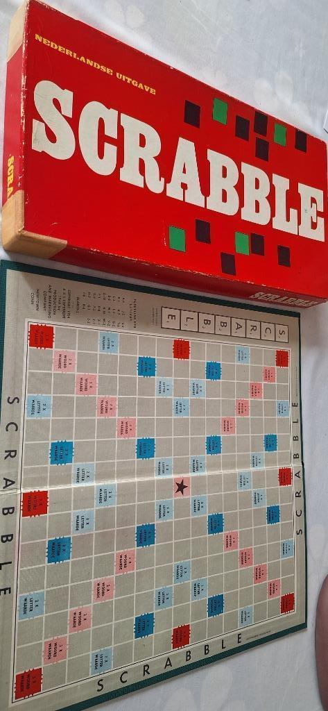 Bordspel scrabble voor jong en oud, Hobby en Vrije tijd, Gezelschapsspellen | Bordspellen, Gebruikt, Een of twee spelers, Drie of vier spelers