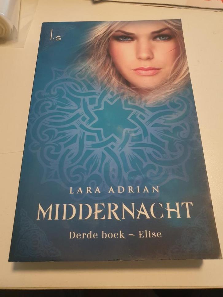 Lara Adrian - Elise - MIDDERNACHT SERIE 3 derde boek, Boeken, Fantasy, Ophalen of Verzenden