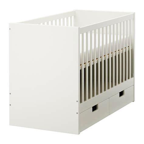Lit évolutif bébé Ikea avec tiroir et matelas, Kinderen en Baby's, Kinderkamer | Bedden, Matras, Ophalen