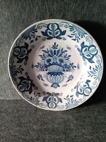 lot de faiences anciennes beschikbaar voor biedingen