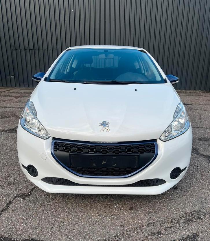 Peugeot 208 benzine hatchback,  1.0-L 2014  - 85000 km, Auto's, Peugeot, Bedrijf, ABS, Airbags, Airconditioning, Bluetooth, Centrale vergrendeling