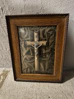 kruis in kader onder een stolp, Antiquités & Art, Antiquités | Objets religieux, Enlèvement ou Envoi