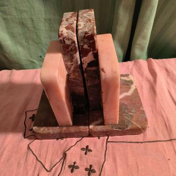 2 Oude bruin/beige marmeren boeksteunen beschikbaar voor biedingen